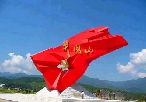 中国十大革命圣地：
1、第一个：延安——革命中心。

2、第二个：井冈山——红军