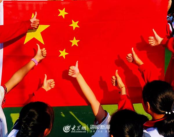 有没有一个不含政治含义，能代表两岸四地新马全部中华民族的标志性旗帜？有！
代表性
