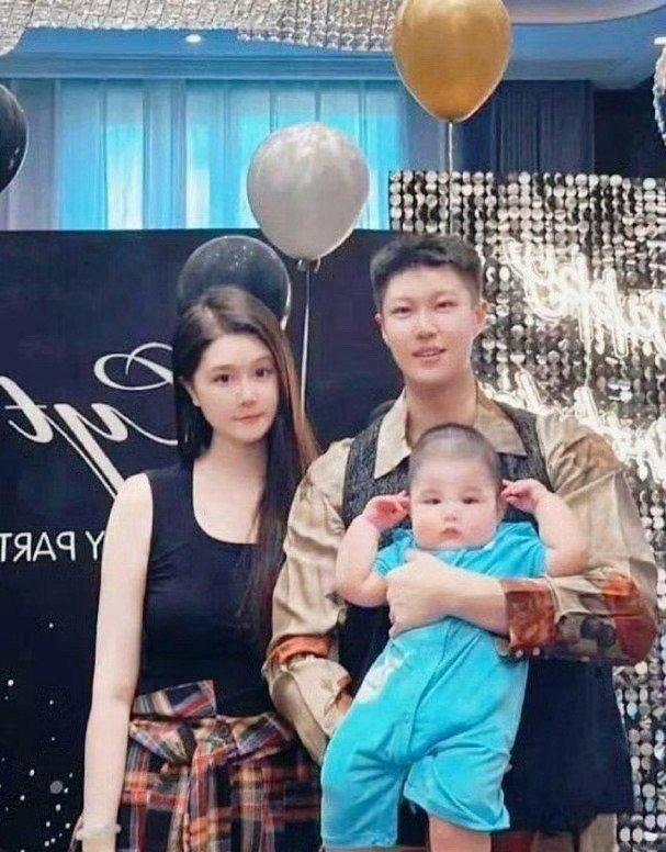 婚房本上，产权人只有球球。

男方先提的婚前协议，财产公证也愿意做。赵本山没让签