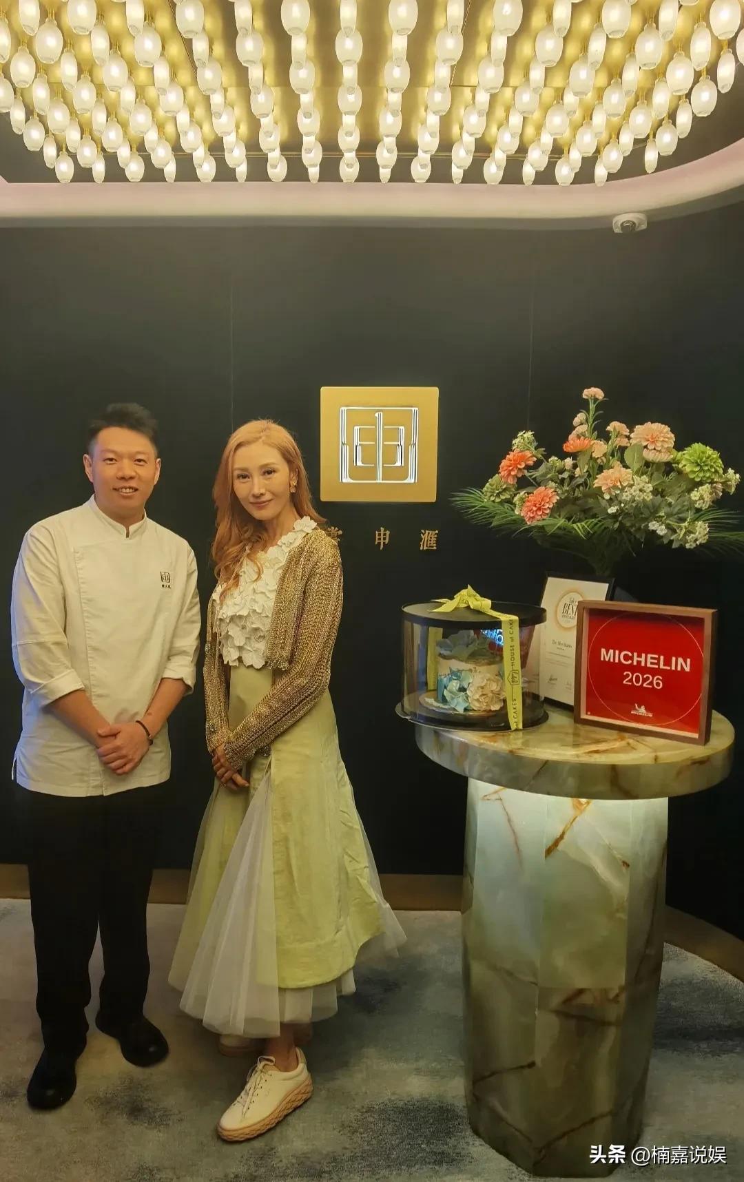 李嘉欣美则美矣，却一点也不抗老啊！
她在某知名餐厅举办自己的生日派对，曾经的“最