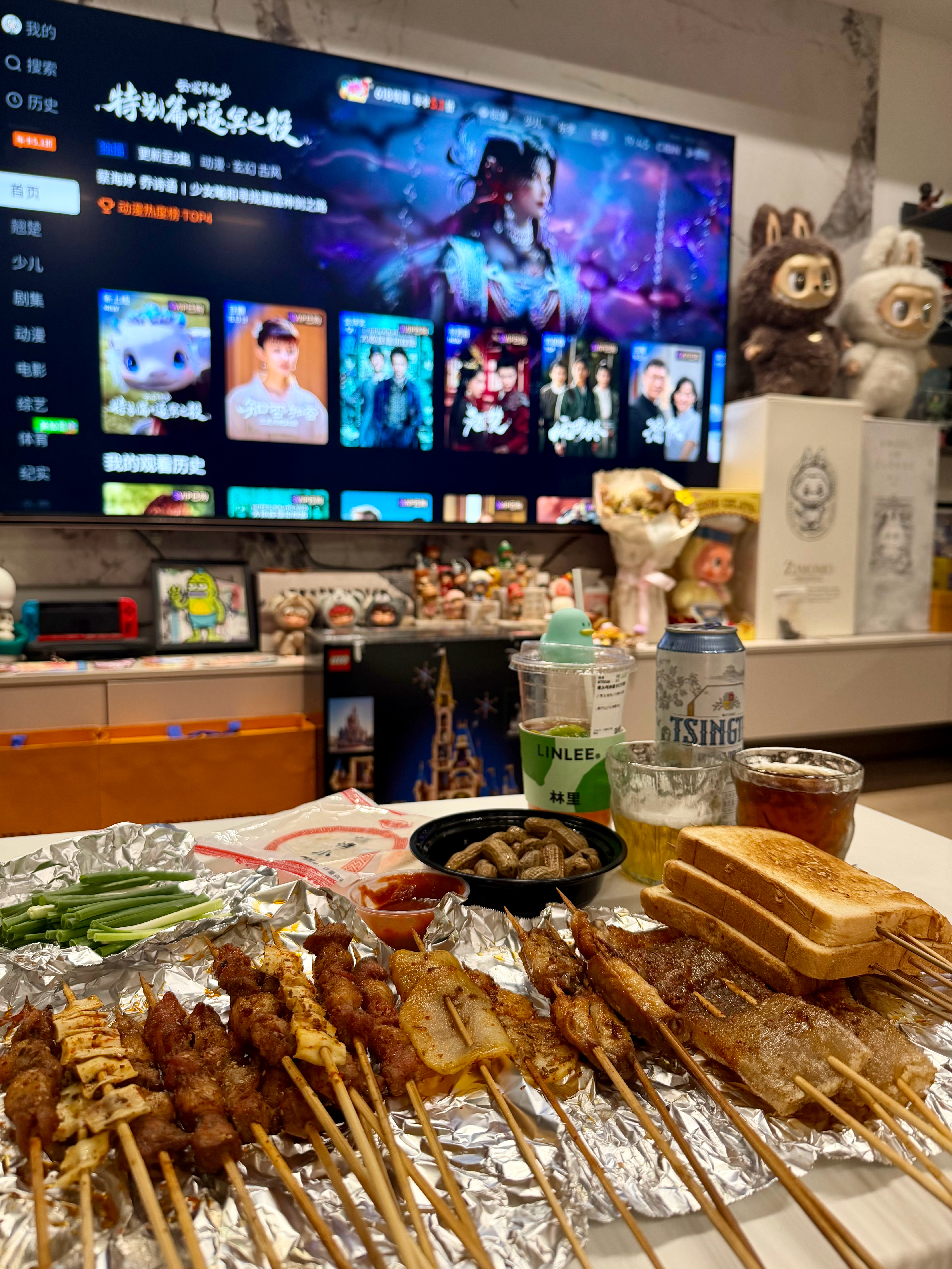 猪瘾时刻到每天就这种时候最有食欲出来买块儿现切的深海大肥猪🍣再搭配上小烧烤🥩