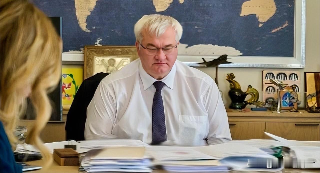 直接贬低！与挪威的联合新闻发布会上，乌克兰外交部长西比加表示，乌克兰冲突已接近四