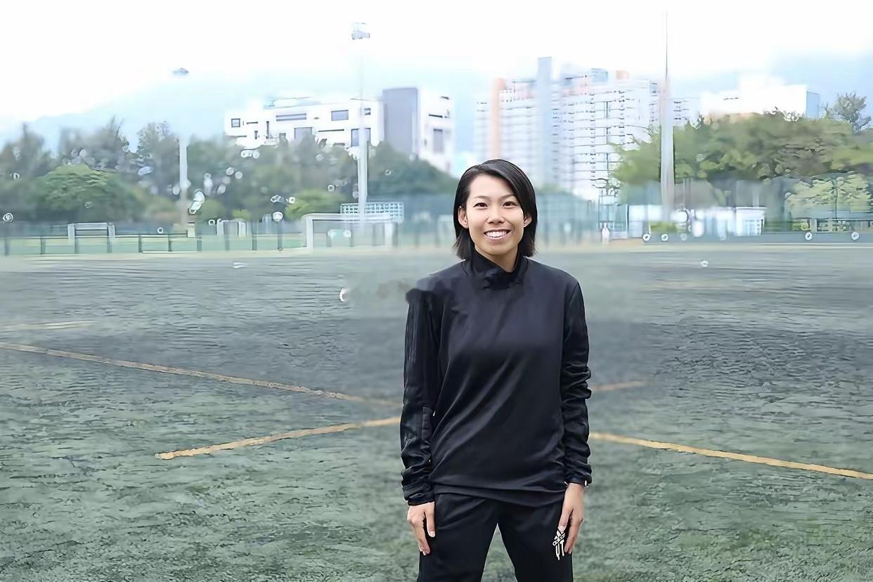 陈婉婷刚回香港，一杯茶水还没有喝完，就被西班牙女足甲级联赛皇家贝蒂斯俱乐部聘请其