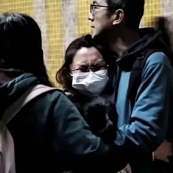 这下全国人民都知道了
香港启动灾后重整计划
3.3亿港币翻新八栋42年旧楼，这有