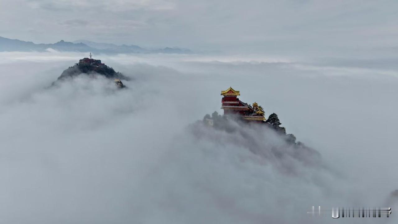 云海之上，古寺若隐若现，如梦如幻“道”的灵魂是什么雾晨险峰古寺幽 寻古寺遗风 云