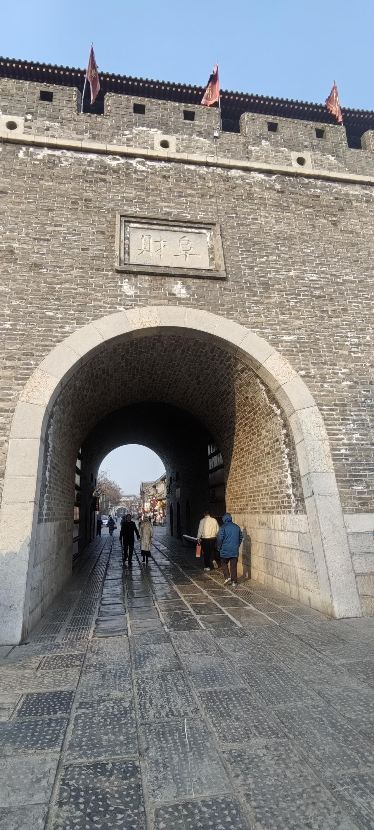 读人知史：读懂一个人，就读懂一段历史
 
有人说，历史是枯燥的年份、冰冷的文字。