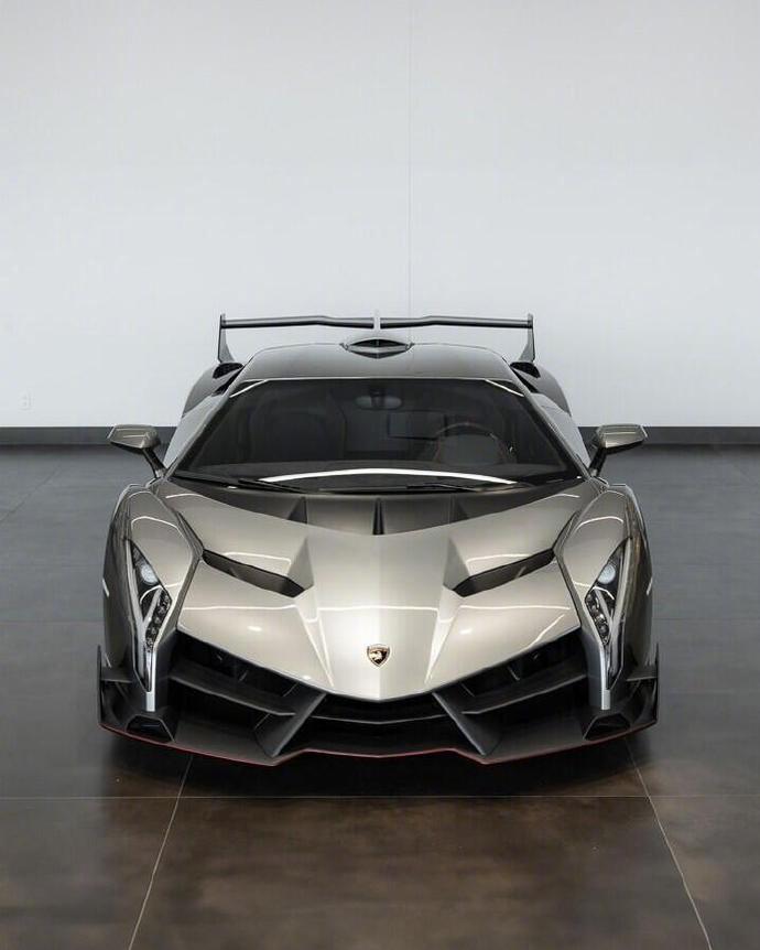 【超跑毒药 —— 兰博基尼 Veneno】2013 年，兰博基尼推出了一款超级限