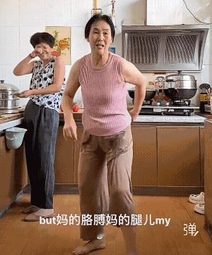 中国人听了认为是英语，外国人听了以为是汉语。[强]
