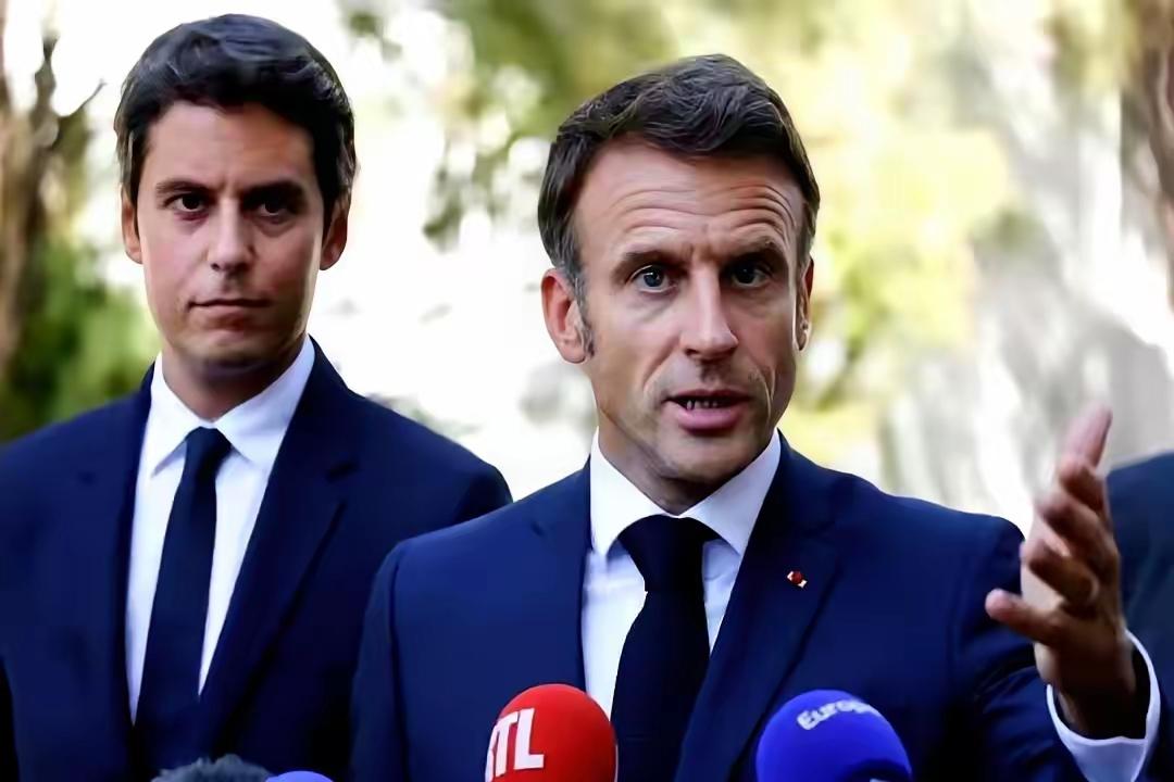 看到马克龙今天到中国的消息，我琢磨的是，这回他可真是揣着全欧洲的“作业本”来的，