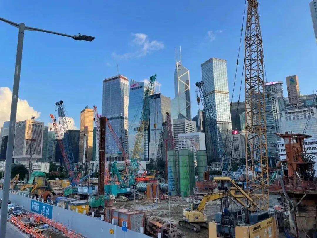 香港楼市极速反弹：新房成交量创26年新高，有人一次买走24套房！对内地楼市有什么