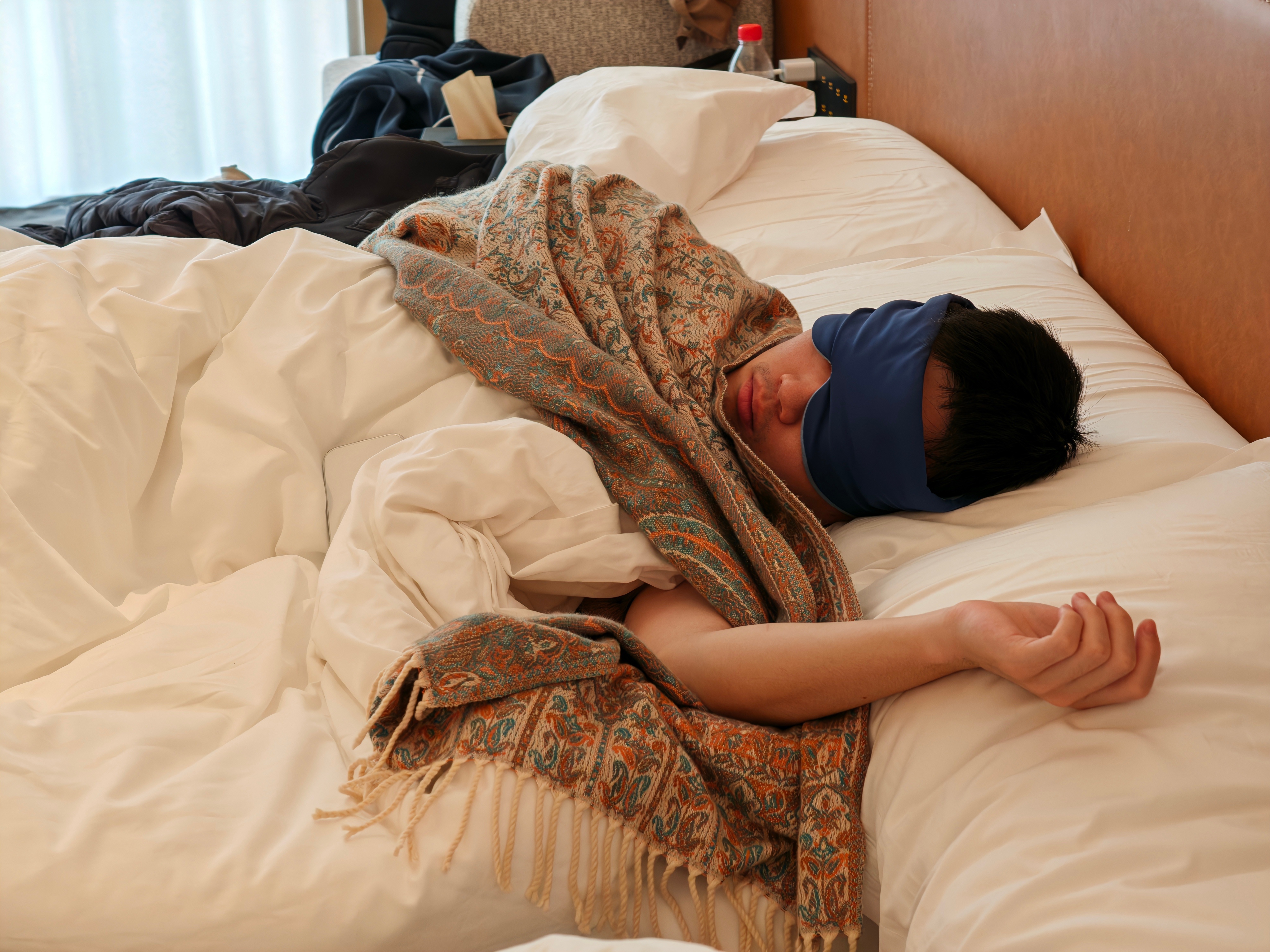 [裂开]妈的，昨天来帕米尔高原以为高反不严重，确实也没有什么喘不过气之类的高反症