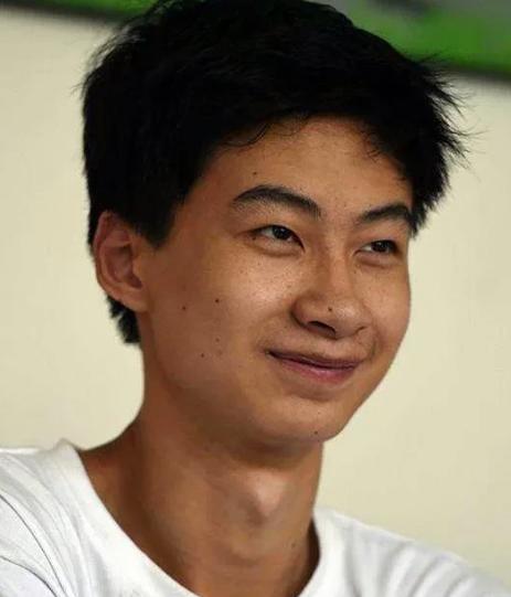 2017年，河北有个考生考了744分，清华校长亲自拿着录取通知书上门去拜访。
