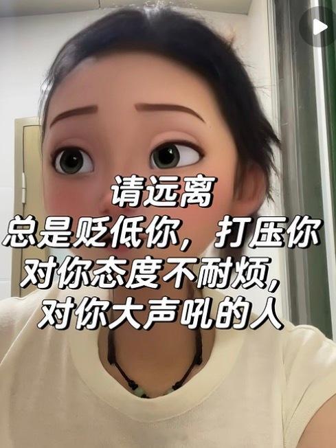 邻居妹纸大学放暑假，天天宅在家里撸猫叹空调。我：阿姨有很多书，要不要看看？妹纸：
