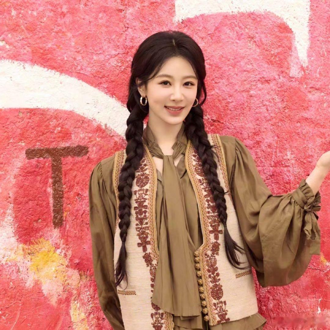 狗仔回应杨紫和秦俊杰分手后谈过吗关于“杨紫和秦俊杰分手后是否谈过”这一问题，并无