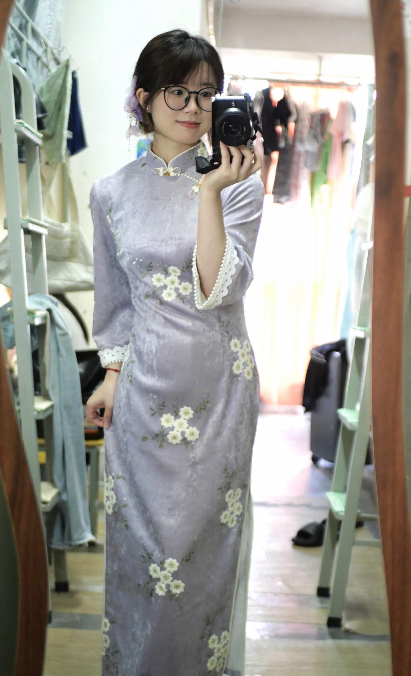 💜。非常厚实的一件倒大袖hhh感觉冬天的话里面可以加一个袖子，就会很暖和～