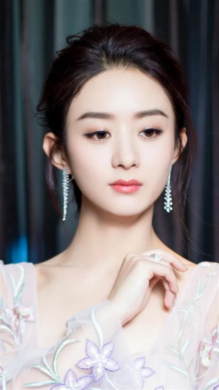 盘点中国最干净的女明星。

第一位，赵丽颖，农村飞出来的金凤凰，被央视评为最敬业