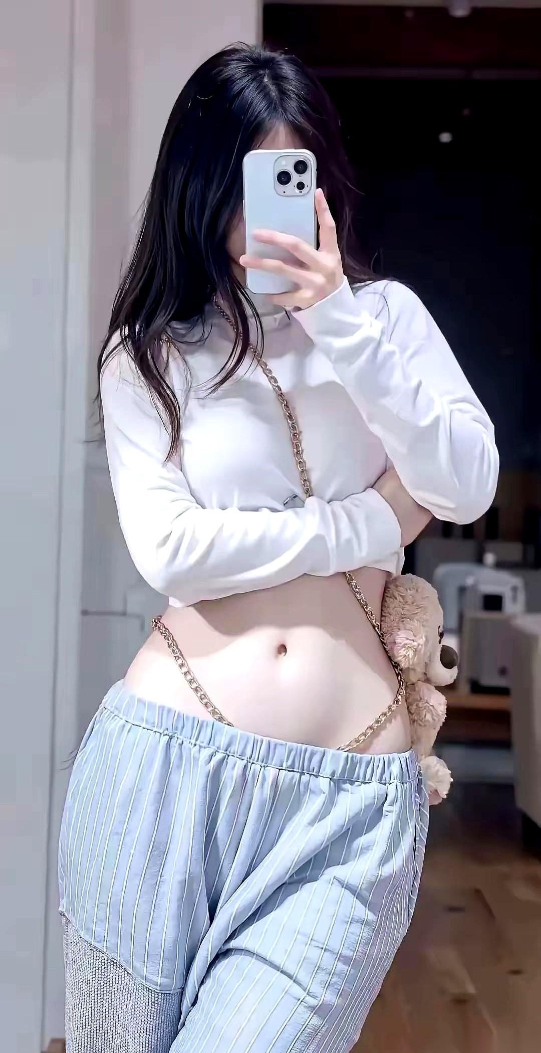 最让我觉得后背发凉的，不是今天这事儿有多热闹。
是多年前，那个人还只是个小圈子里