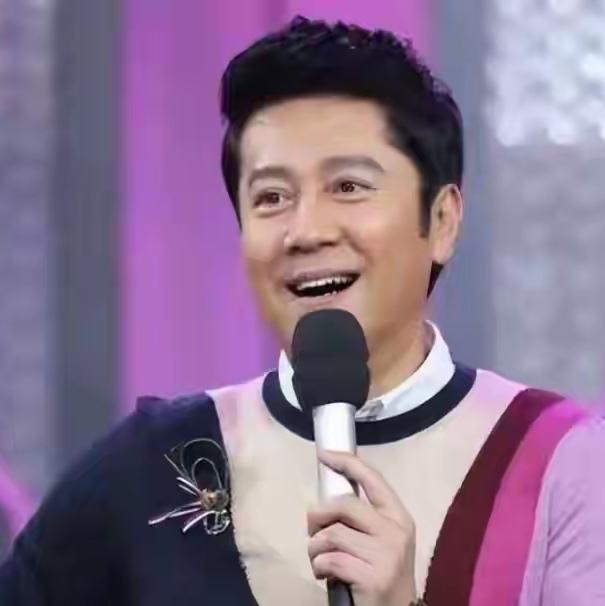 你能想象吗？在活力满满的蔡国庆背后，有个相识几十年的“亲姐姐”——黄薇。她可不简