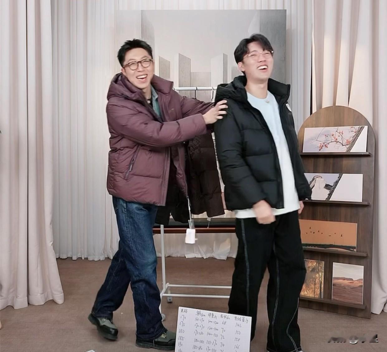 每次看与辉同行主播交接班都好欢乐
今晚是鹏鹏和汉森交接班
汉森陪着鹏鹏多播了十几