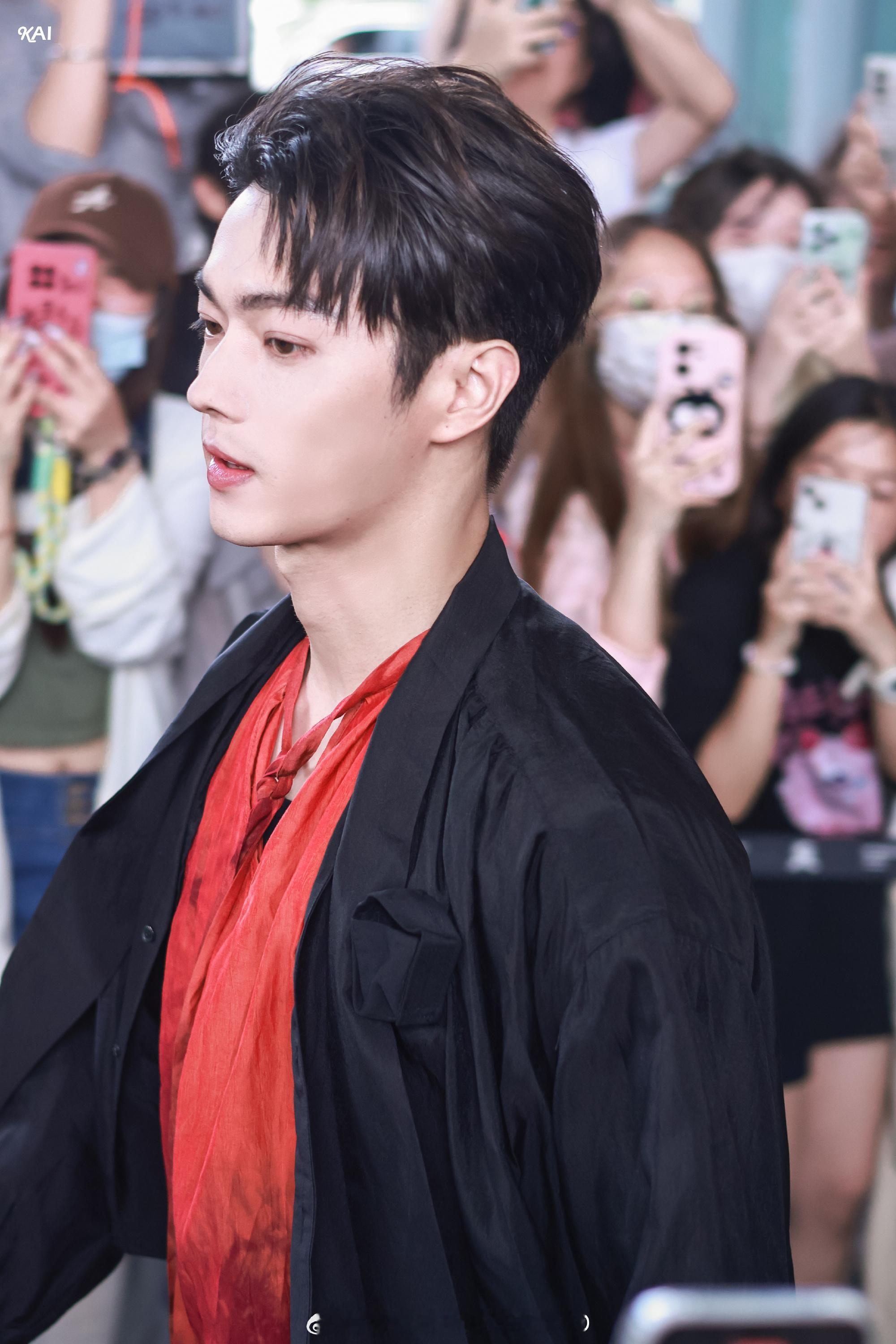 #吴谨言许凯合体录密逃##这次吴谨言可以保护许凯了# 啊啊啊吴谨言和许凯合体录制