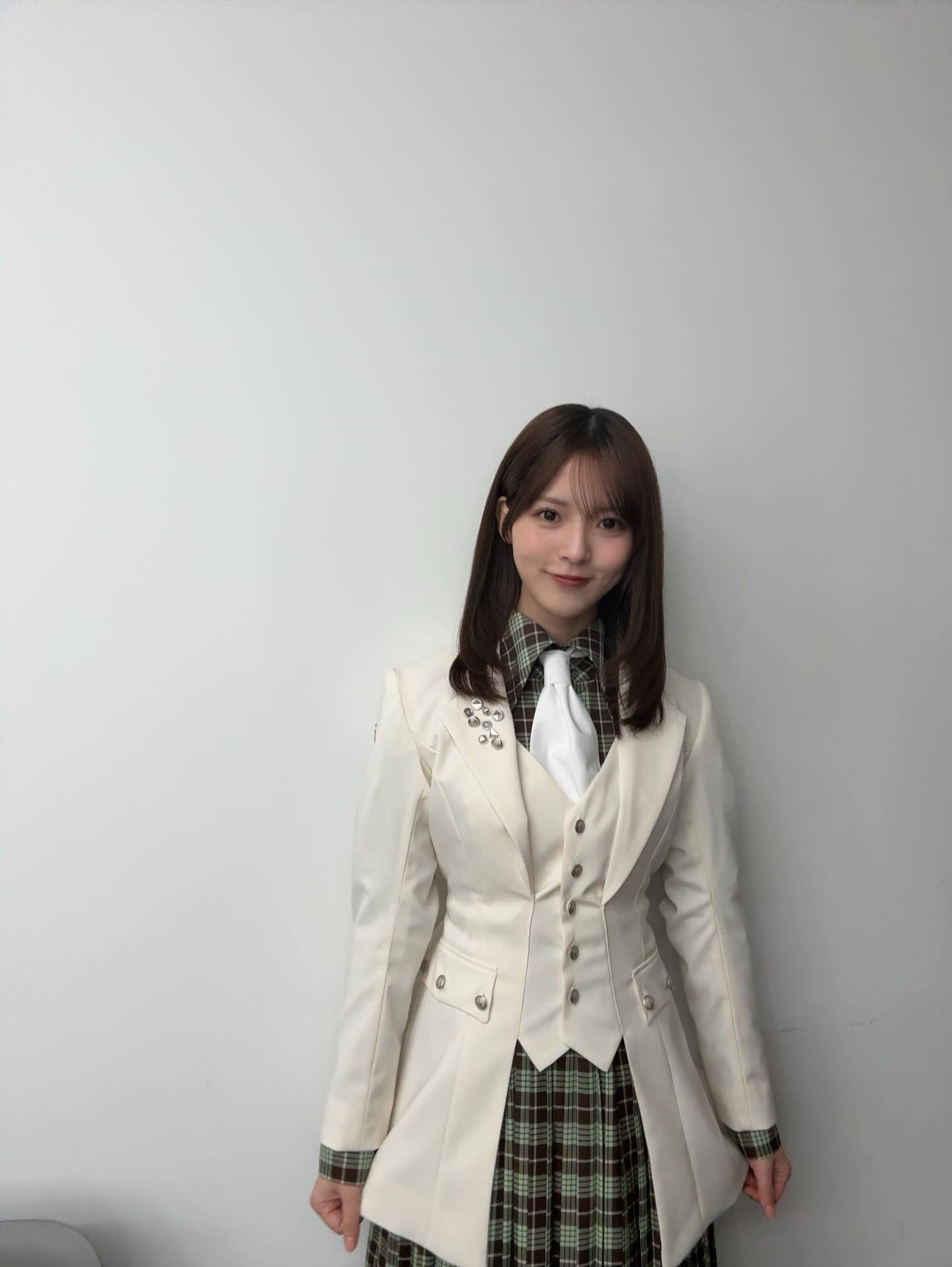 中嶋優月「新制服　！爽やかでかっこいいです。胸元のキラキラもお気に入りです⭐︎さ