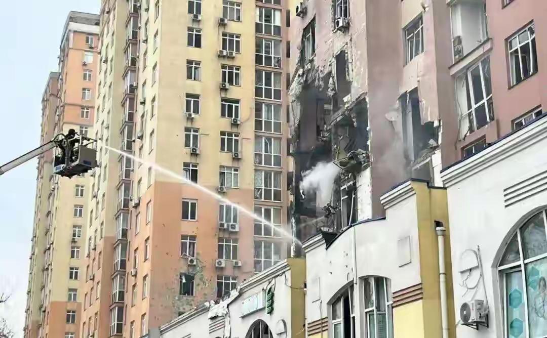 评论员：普京在等待泽连斯基垮台 有评论员说普京在等待泽连斯基垮台，这并非毫无道理