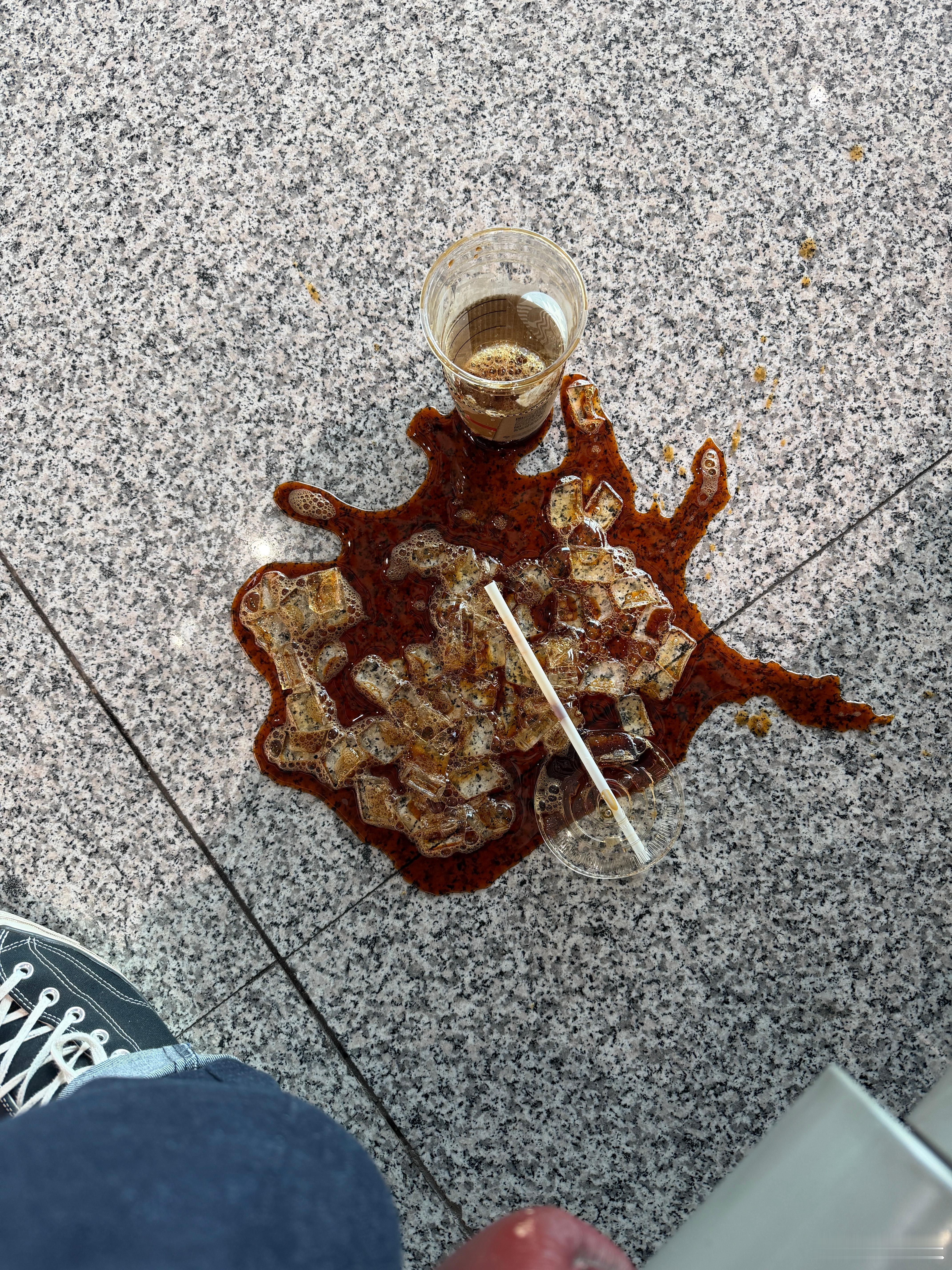 此刻，世界上又多了一个伤心的人 