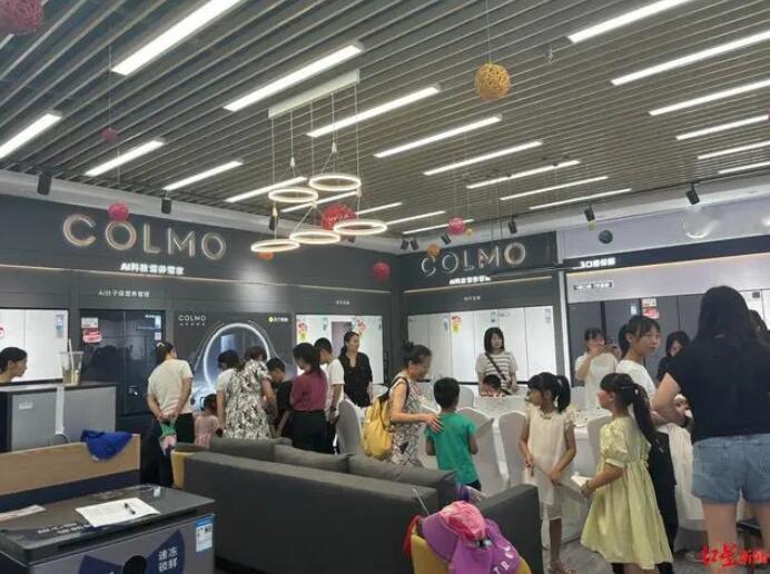 放假第三天，卖场比景区还热闹。说个数：光是10月1号一天，河北全省以旧换新就用掉