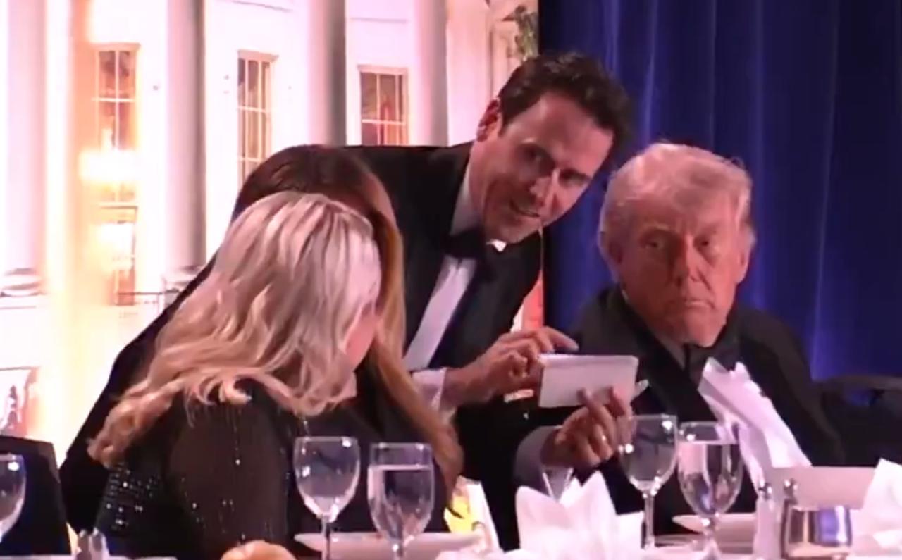 美国东部时间4月25日晚，白宫记者协会晚宴（WHCA Dinner） 在华盛顿希