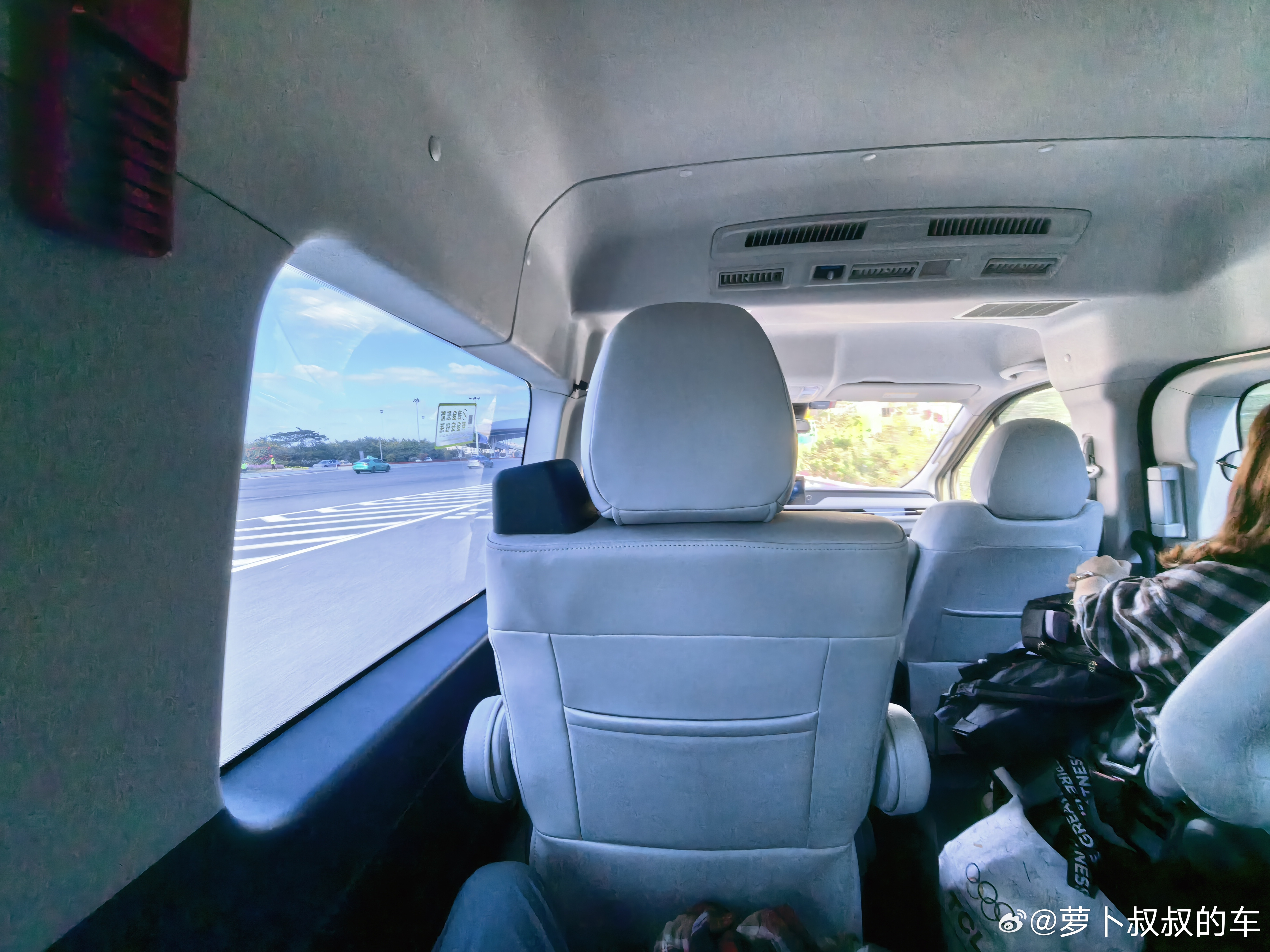 长距离出行，不管是机场大巴，还是滴滴快车，我更愿意把方向盘掌握在自己手里，除此之