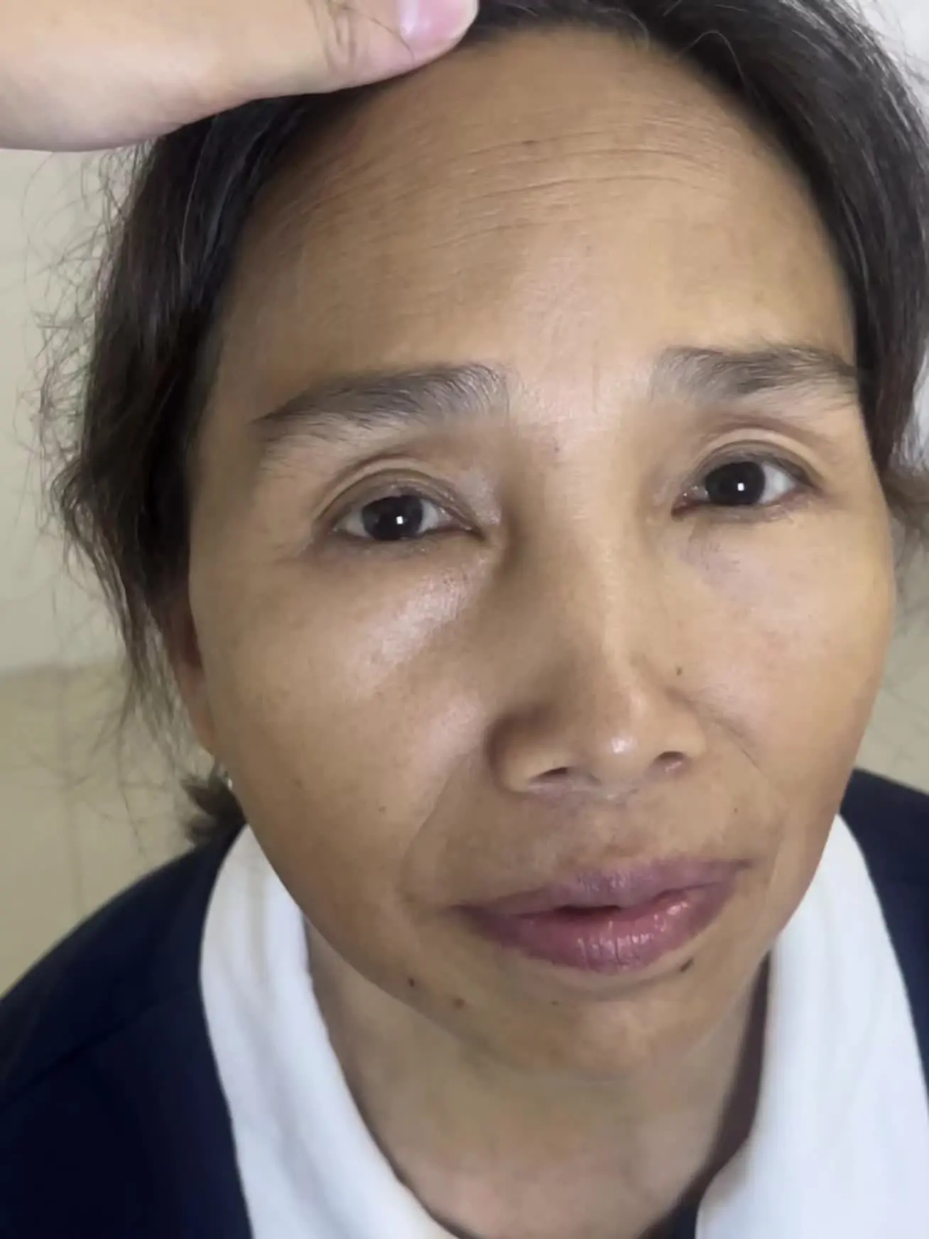 从都安回到家打扫完卫生 还可以画个妆  漂亮嘛姐妹们