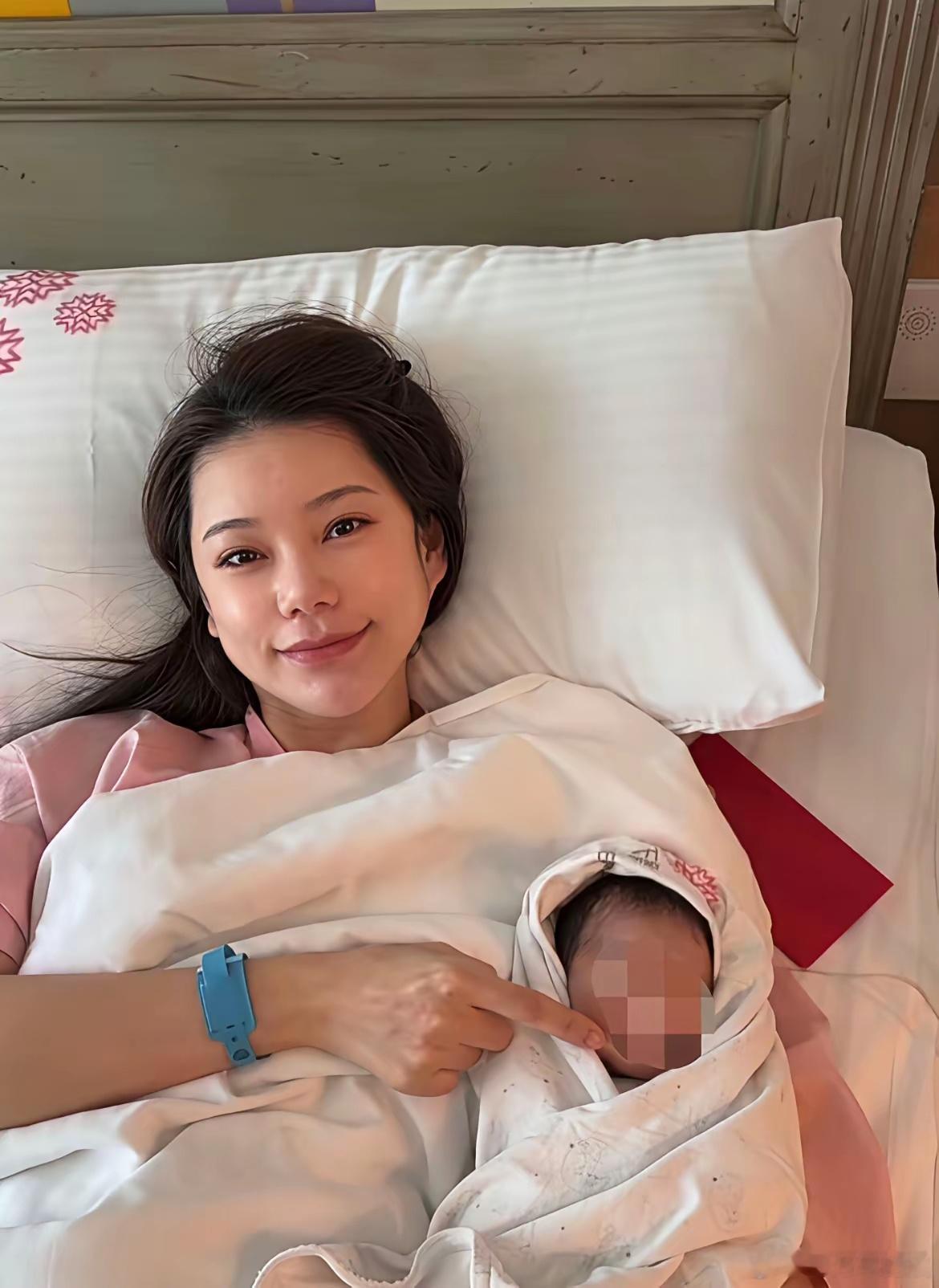 我好奇的问老公，不同于大S，马筱梅为什么要急于晒出小汪宝的照片？老公沉默了几秒然