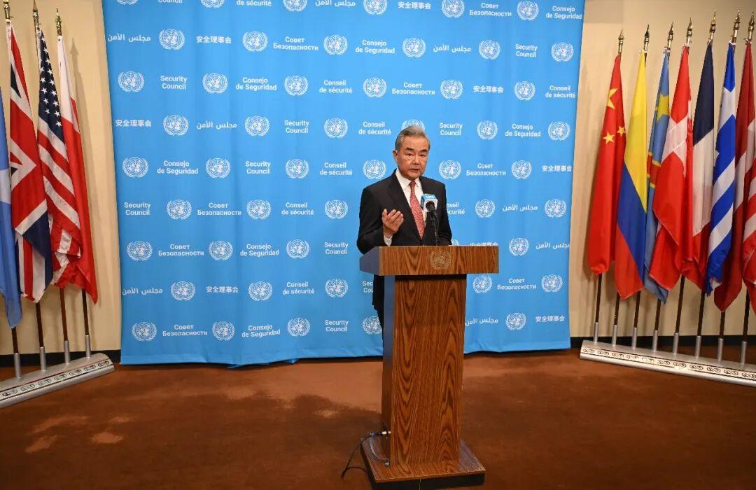 荒诞！
巴拿马安理会当众求尊重，毁约在先反咬中国“胁迫”。
 
5月26日，中国
