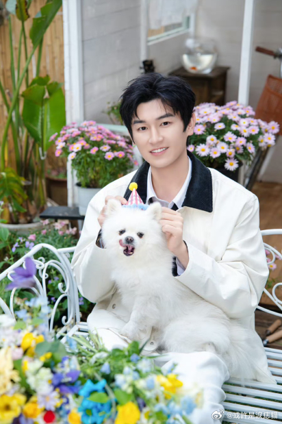 杨旭文直播 杨旭文这少年感和爹系魅力真的绝了，生日直播状态好到爆，完全看不出年纪