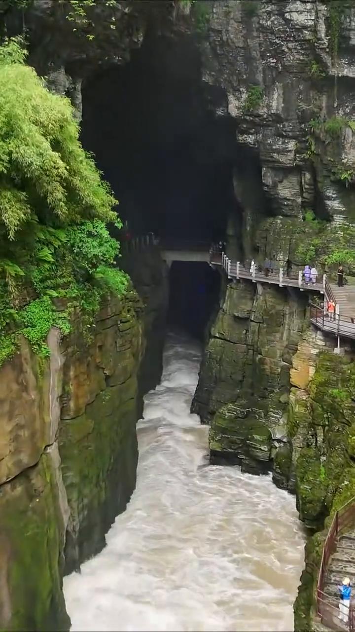 不知流向何处。