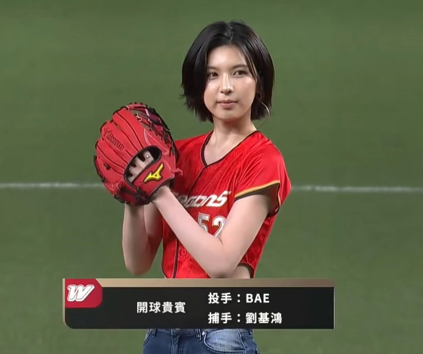 女神来开球了 