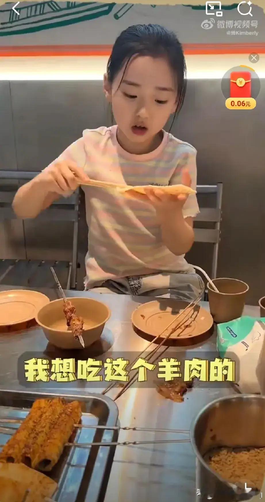 小酒窝 我有点太胖了 小酒窝真的是贪吃界的杠把子，小时候被吃的胖嘟嘟的，现在长得