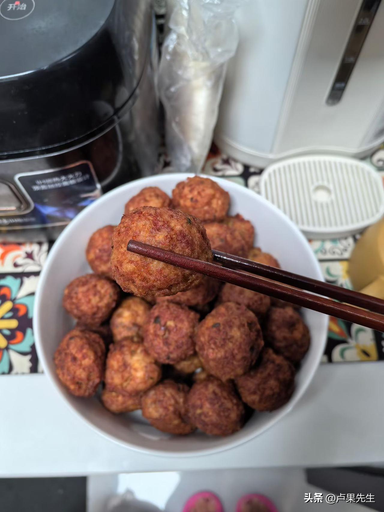 晒出手机相册最近的一张美食照片肉便宜，在家炸点肉圆吃吃