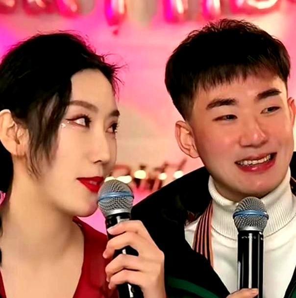 郭麒麟看了都得沉默！
郭德纲给陶阳办的这场婚礼，排场之大，用心之深，恐怕亲儿子都