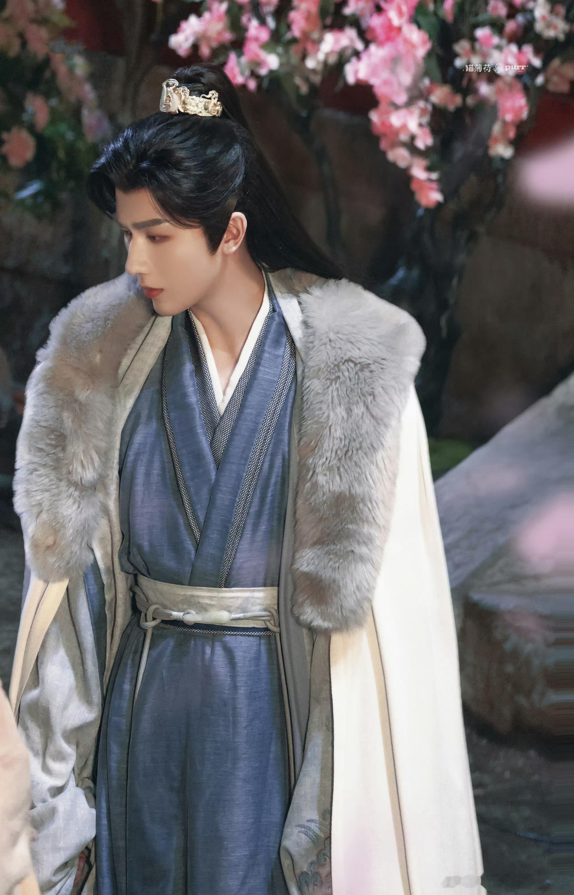 李宏毅  🌸🌸李宏毅沈孝 老大呀，能帮还能多发点沈孝的美图给我看看呀
