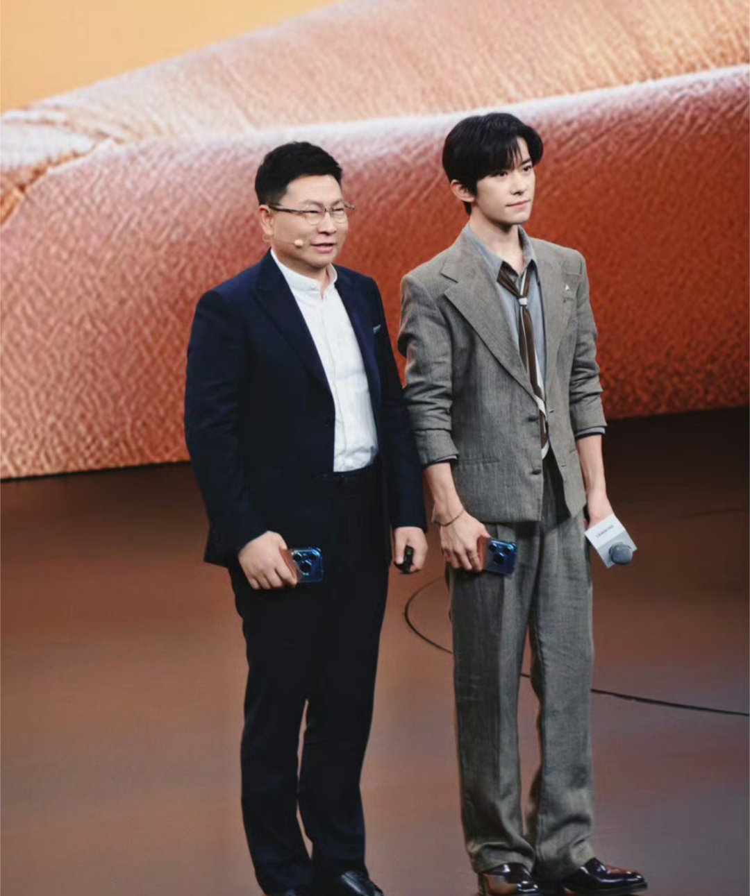 易烊千玺易烊千玺霞光云海大片易烊千玺是帅啊 