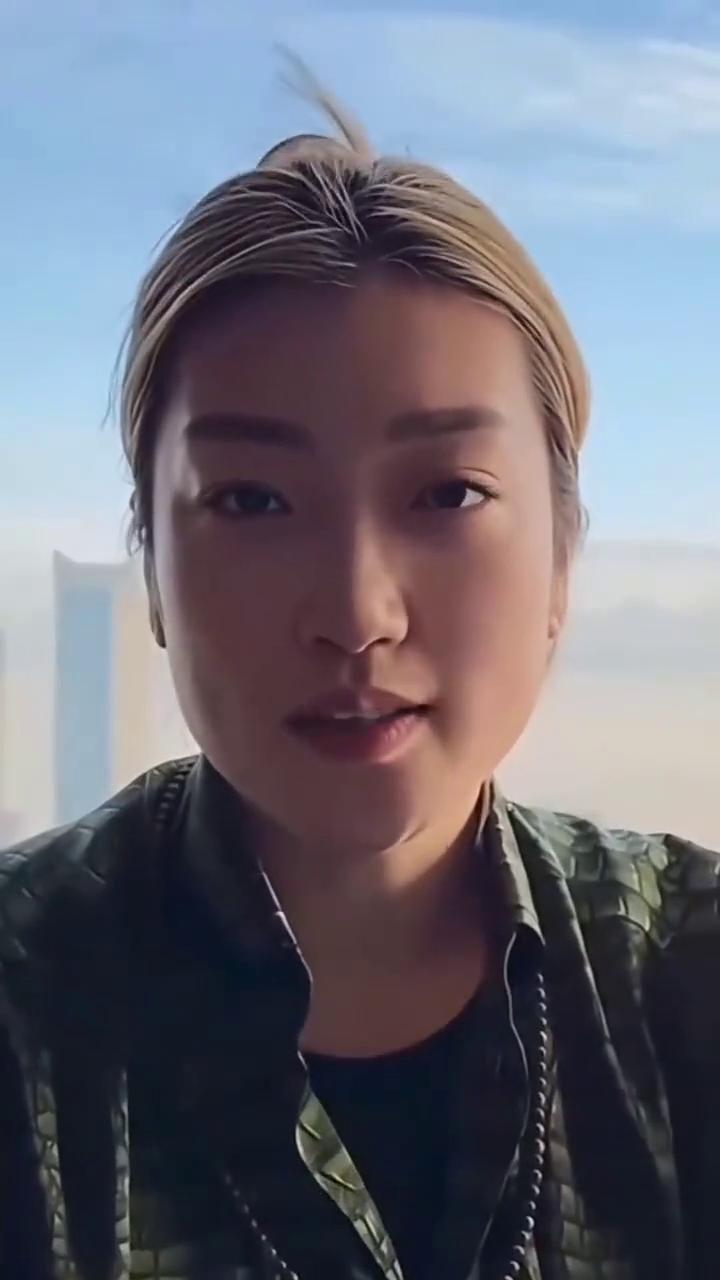 百转千回。
大家好，首先感谢你们对我的支持和喜欢。