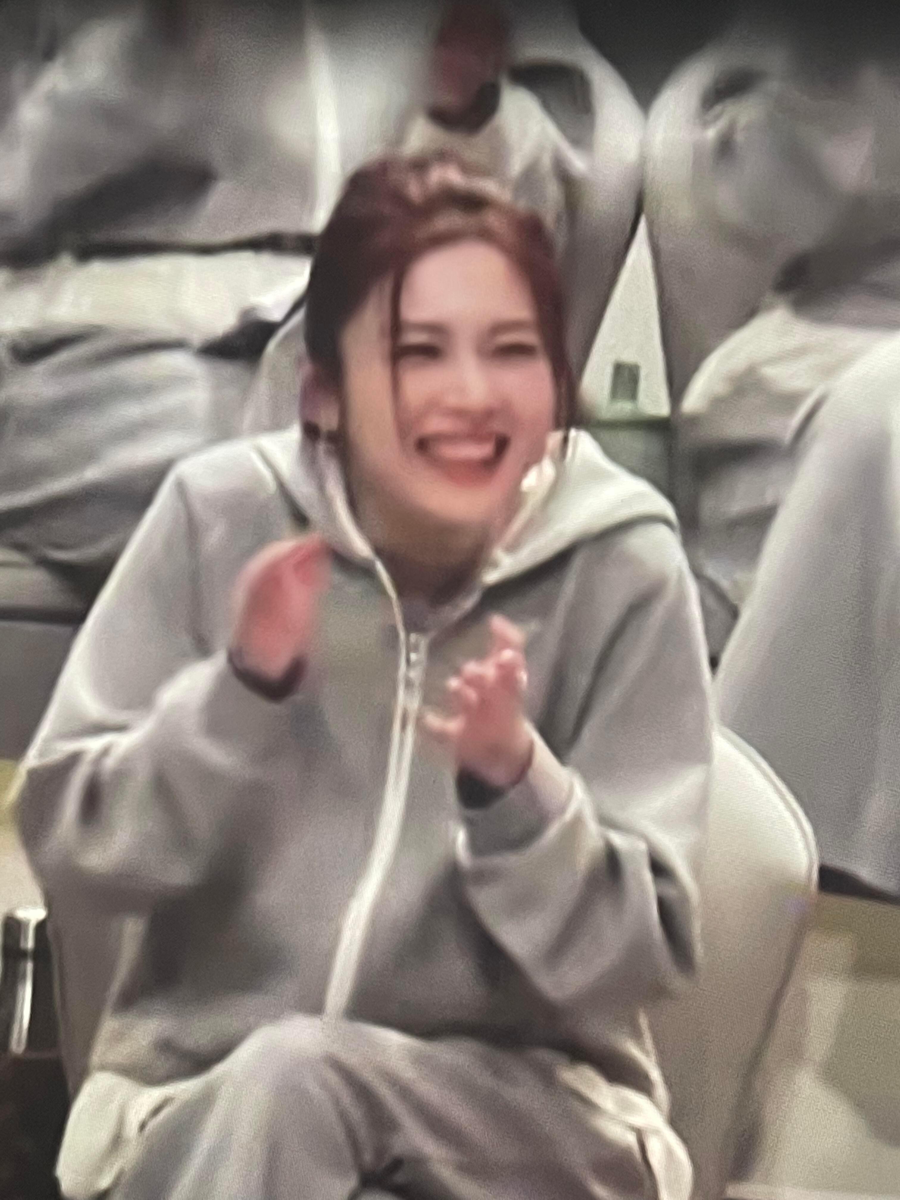 姐姐们反应大赏哈哈哈图一谢楠、图六李心洁反应是李小冉组心愿便利贴，图二陈凯琳、图