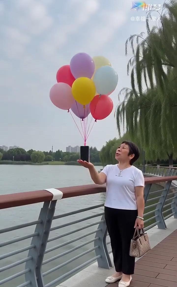 谁的手机掉了？抓紧把我的手机归还。本机带有定位功能，你的位置我全部都能查到。既然