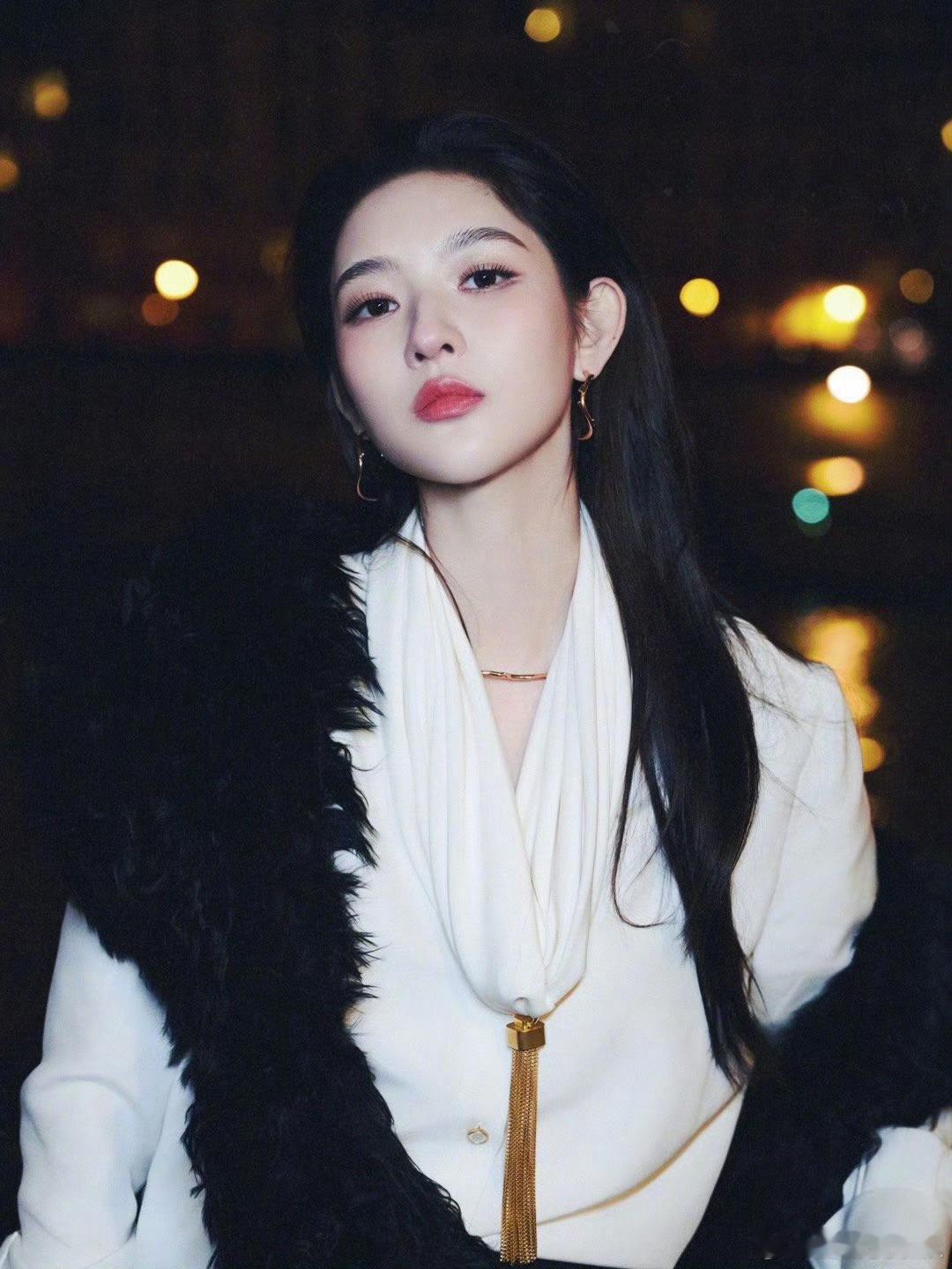 曝杨玏王玉雯分手很久了专注事业吧 