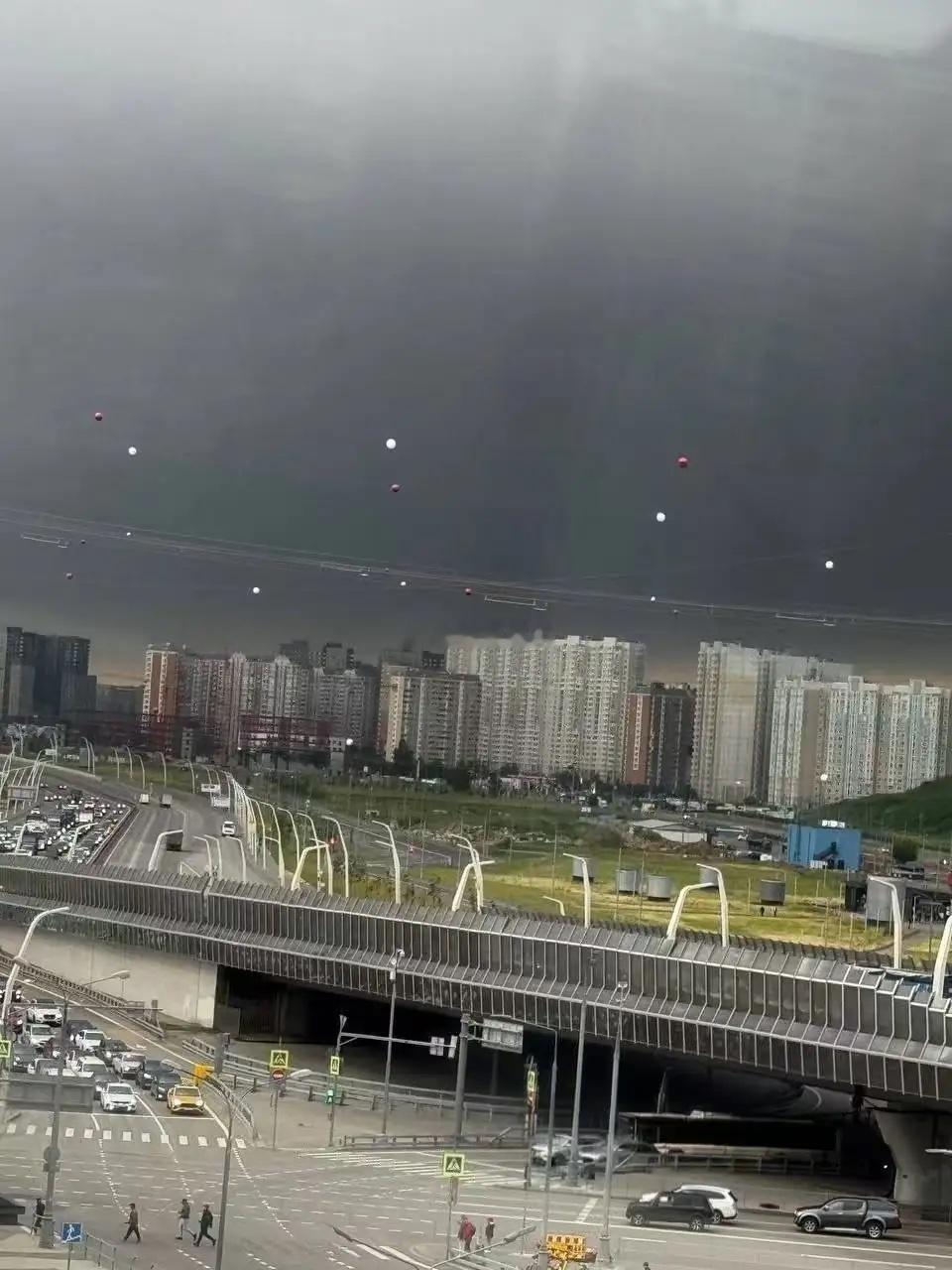 整个莫斯科，爆炸形成巨大黑烟压城！莫斯科正在遭到879年建城史最严重打击之一！莫