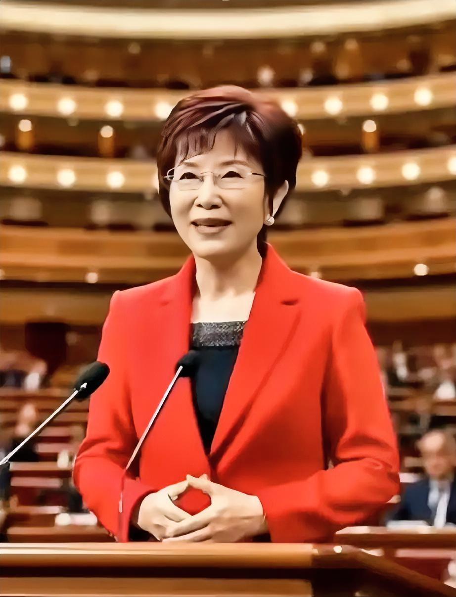 刚刚，
洪秀柱喊揭竿起义。

真没想到，偌大台湾，那么多男性，敢引陈胜吴广典故，