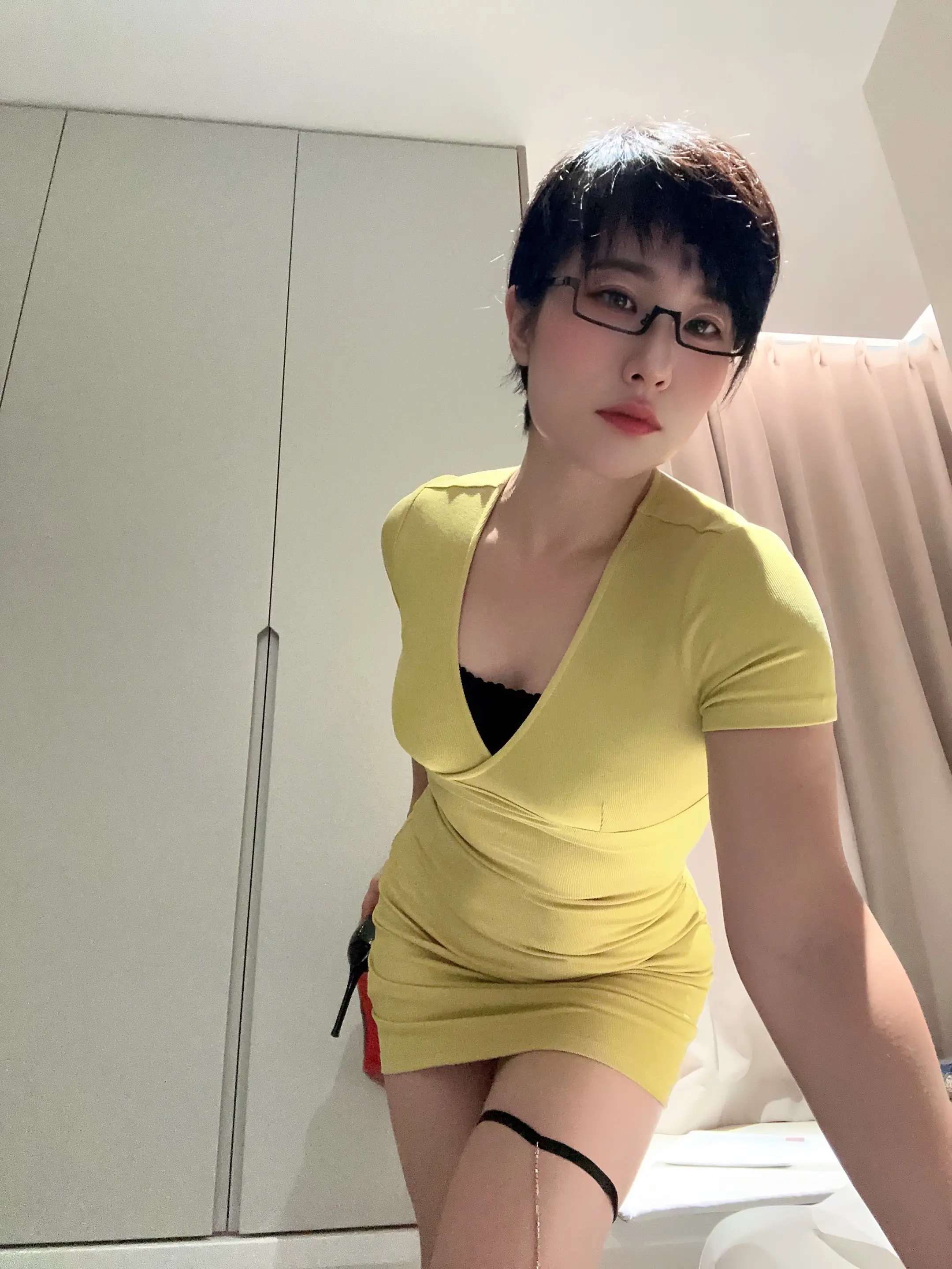 短发 粗腿 微胖