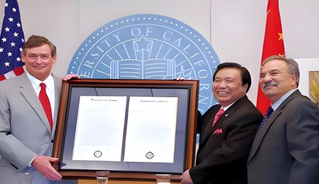 15年前，钟馨稼捐给美国7千万，满嘴中国穷关我啥事，后来破产了

一张1000万