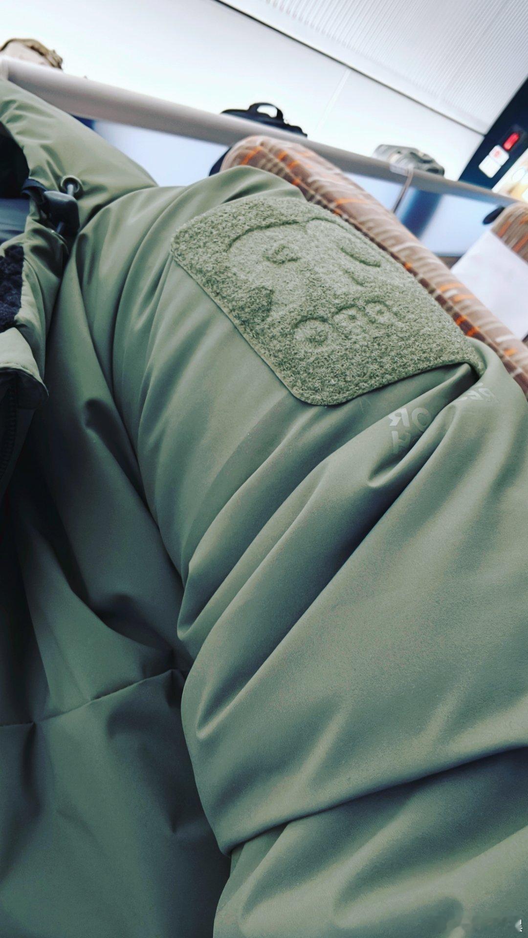 军鸟我是无福消受了对始祖鸟这个牌子有点免疫这个牌子有兄弟认识吗？虽然不是羽绒，但